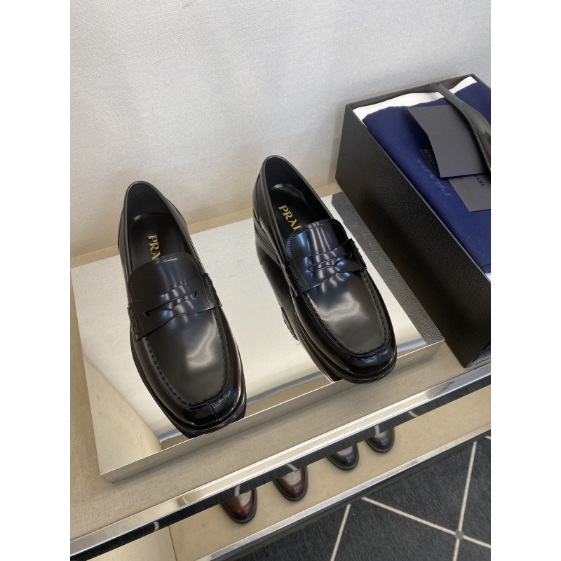 Pra*a leather shoes